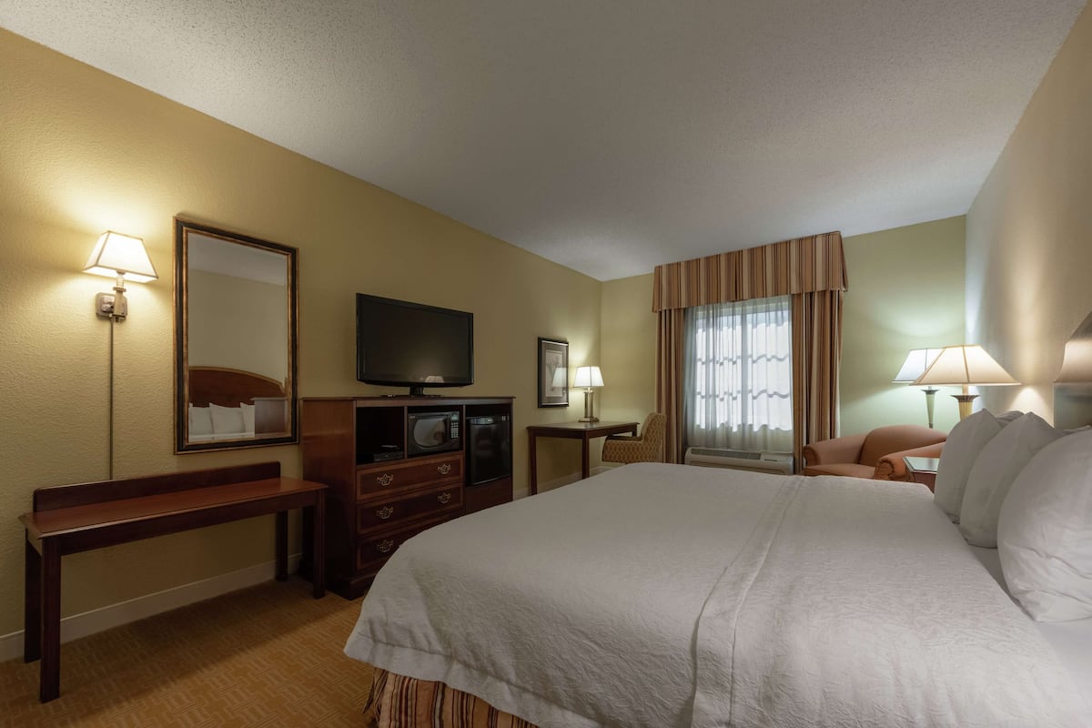 Room, 1 King Bed, Accessible, Non Smoking | In-room safe, desk, blackout drapes, iron/ironing board