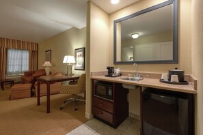 Studio, Accessible, Non Smoking | In-room safe, desk, blackout drapes, iron/ironing board
