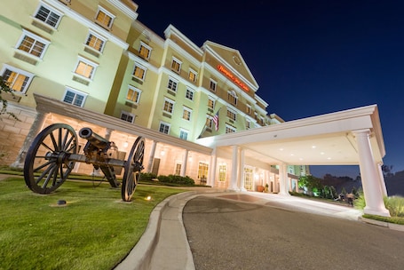 Exterior. Hampton Inn & Suites Vicksburg