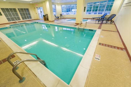 Indoor pool. Hampton Inn & Suites Vicksburg