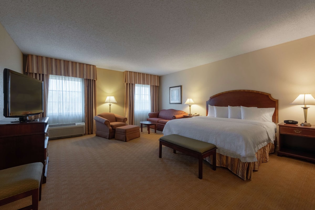 In-room safe, desk, blackout drapes, iron/ironing board