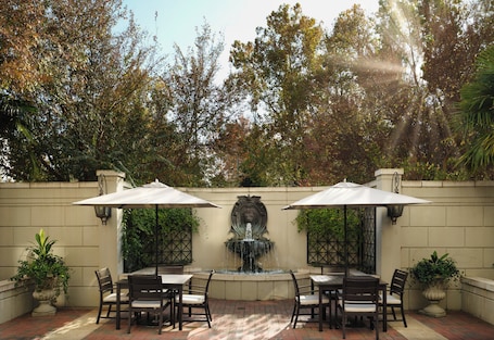 Terrace/patio. Hampton Inn & Suites Vicksburg
