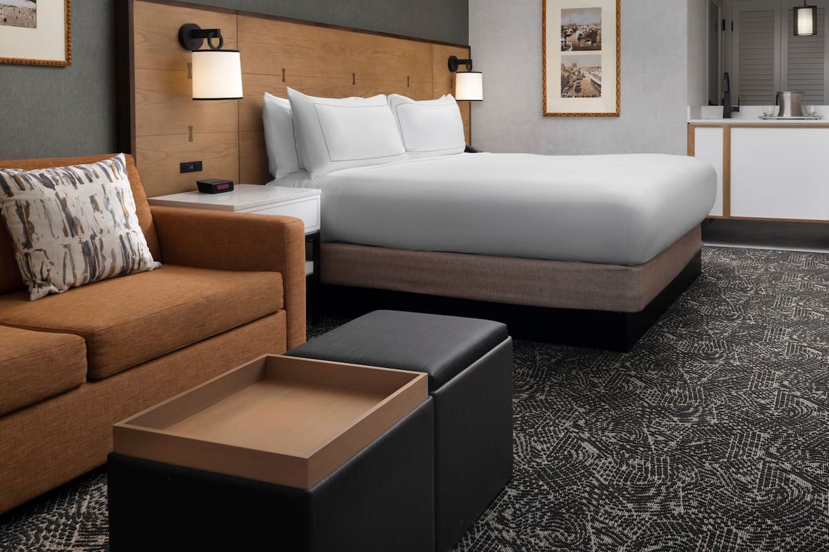 Premium bedding, down duvets, in-room safe, iron/ironing board
