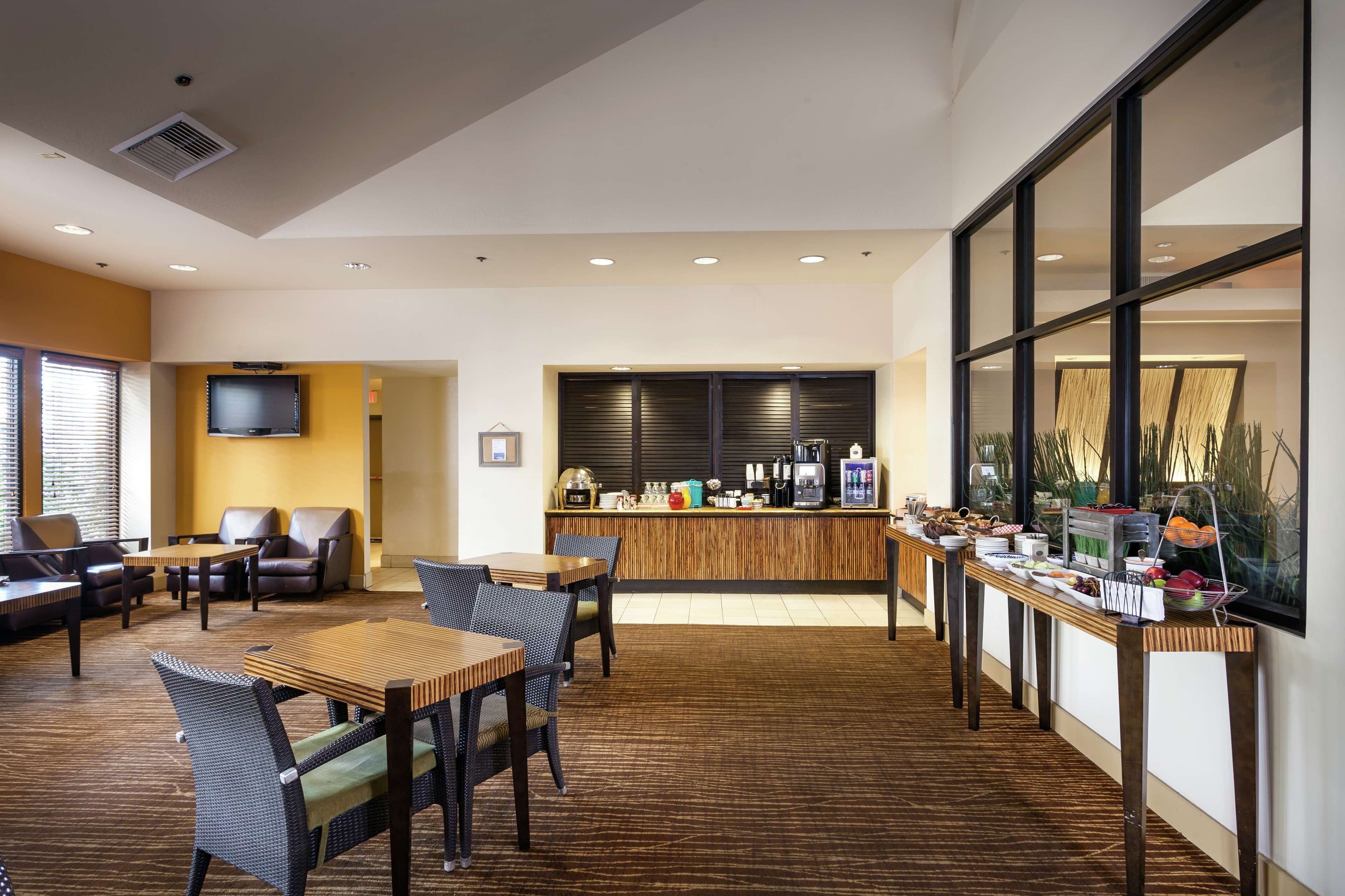 breakfast, lunch and dinner served