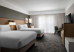 Premium bedding, down comforters, in-room safe, iron/ironing board - Hilton Stockton (Stockton)