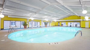 Indoor pool, outdoor pool - Madison Plaza Hotel (Madison)