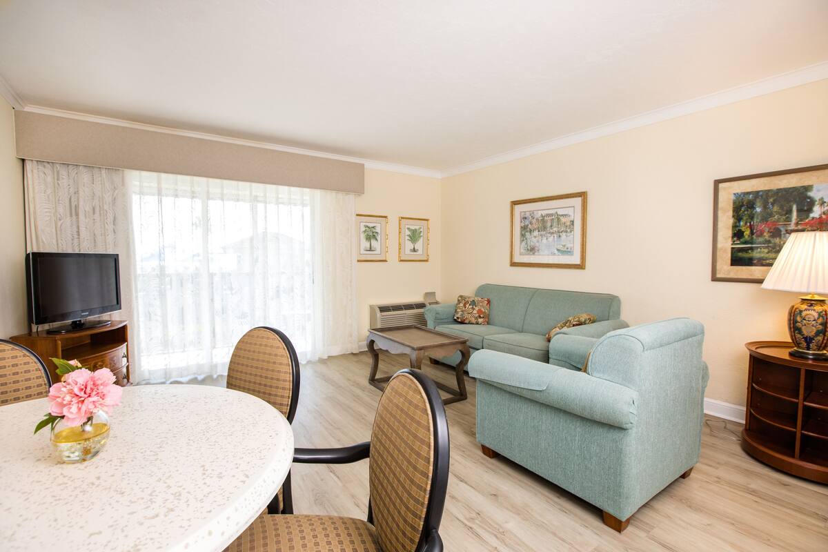 Suite, 1 Bedroom, Kitchen | Living area | 32-inch flat-screen TV with cable channels, TV