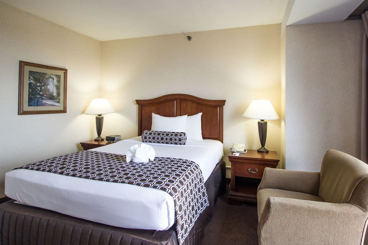 Chambre, 1 grand lit, non-fumeur | Literie de qualitĂ©, coffre-fort, bureau, rideaux dâobscurcissement