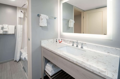 Ramada by Wyndham Burbank Airport
