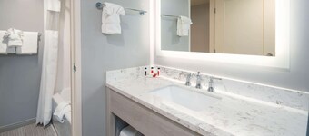 Ramada by Wyndham Burbank Airport