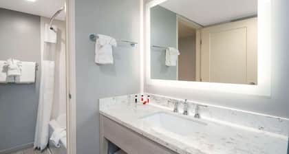 Ramada by Wyndham Burbank Airport