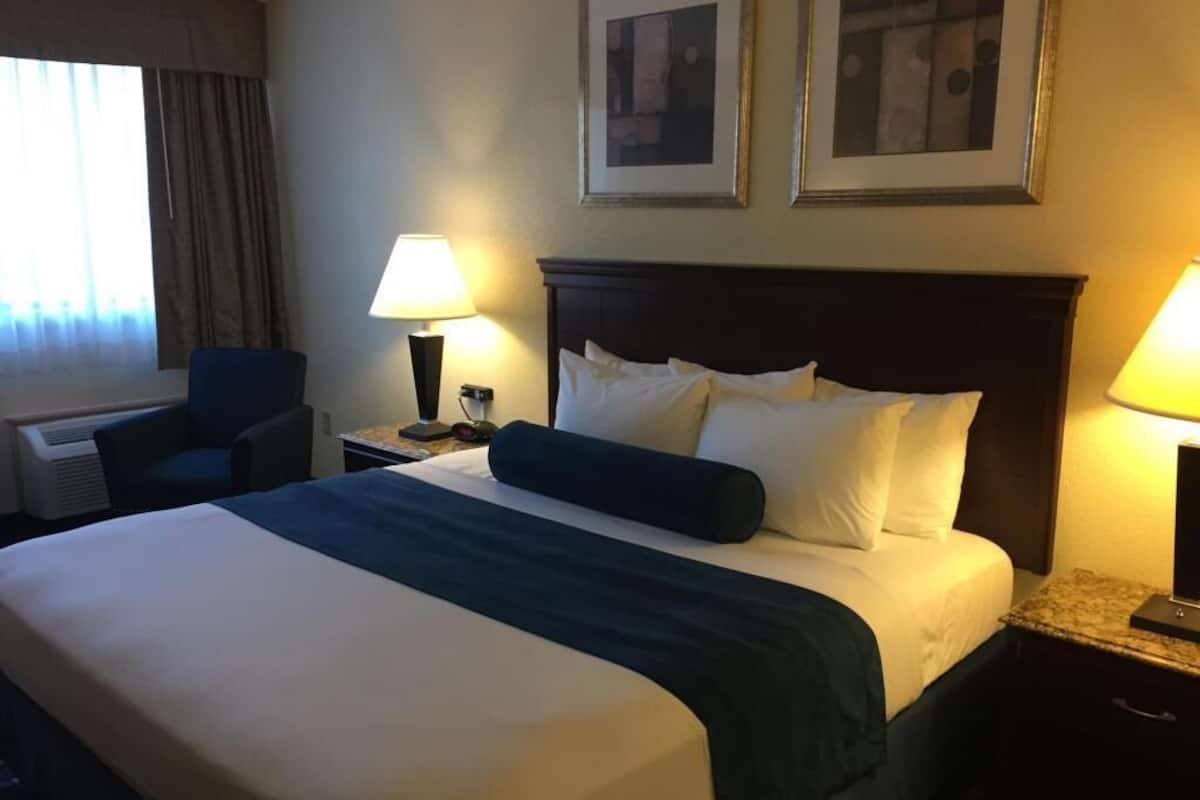 In-room safe, laptop workspace, iron/ironing board