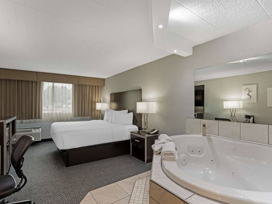 Chambre Standard, 1 très grand lit, non-fumeur, baignoire à jets | Coffre-fort, espace de travail pour ordinateurs portables