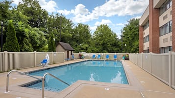 Sæsonbestemt udendørs pool