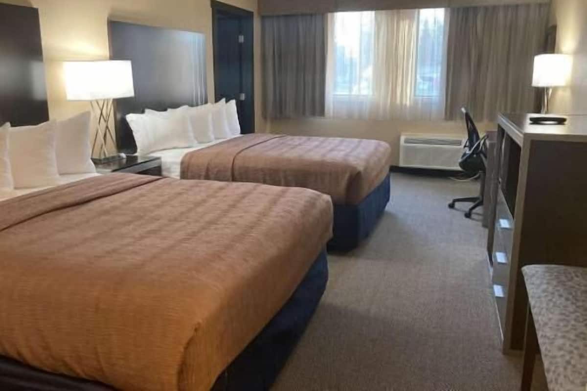 In-room safe, laptop workspace, iron/ironing board
