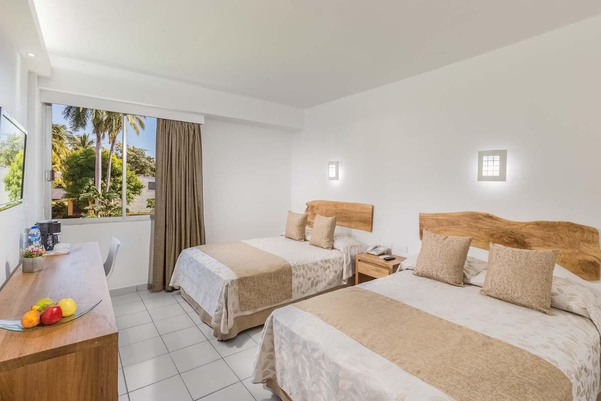 1 bedroom, premium bedding, in-room safe, desk