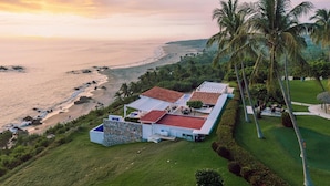 A coastal property with a beach view, a swimming pool, and a well-maintained lawn. - Posada Real Puerto Escondido (Puerto Escondido)