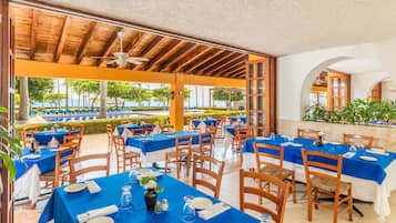 3 restaurants; breakfast, lunch and dinner served