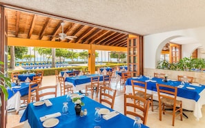 3 restaurants; breakfast, lunch and dinner served  - Posada Real Puerto Escondido (Puerto Escondido)