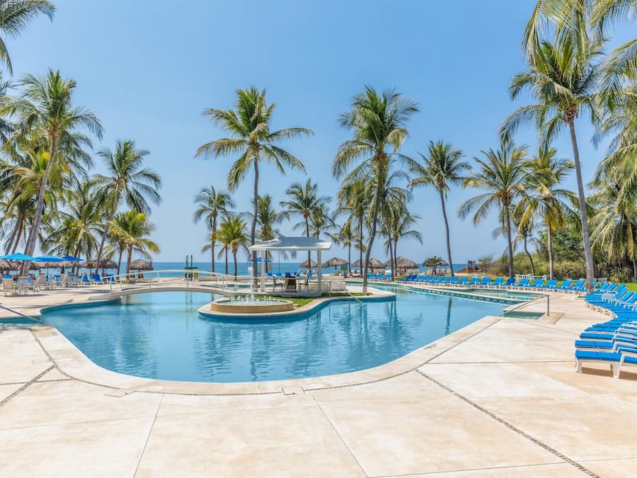 2 piscinas al aire libre, tumbonas