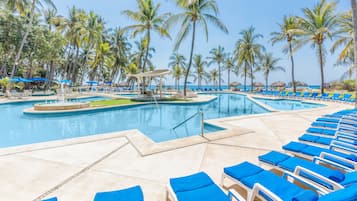 2 outdoor pools, sun loungers