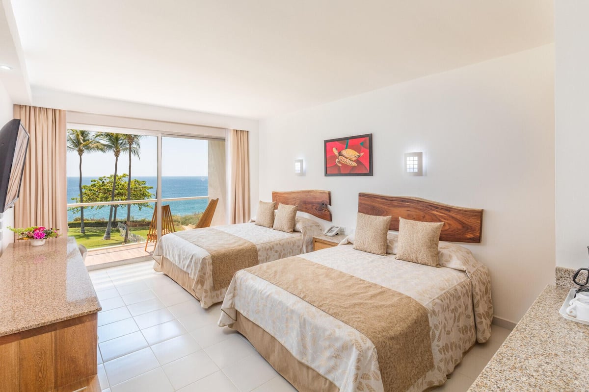 1 bedroom, premium bedding, in-room safe, desk