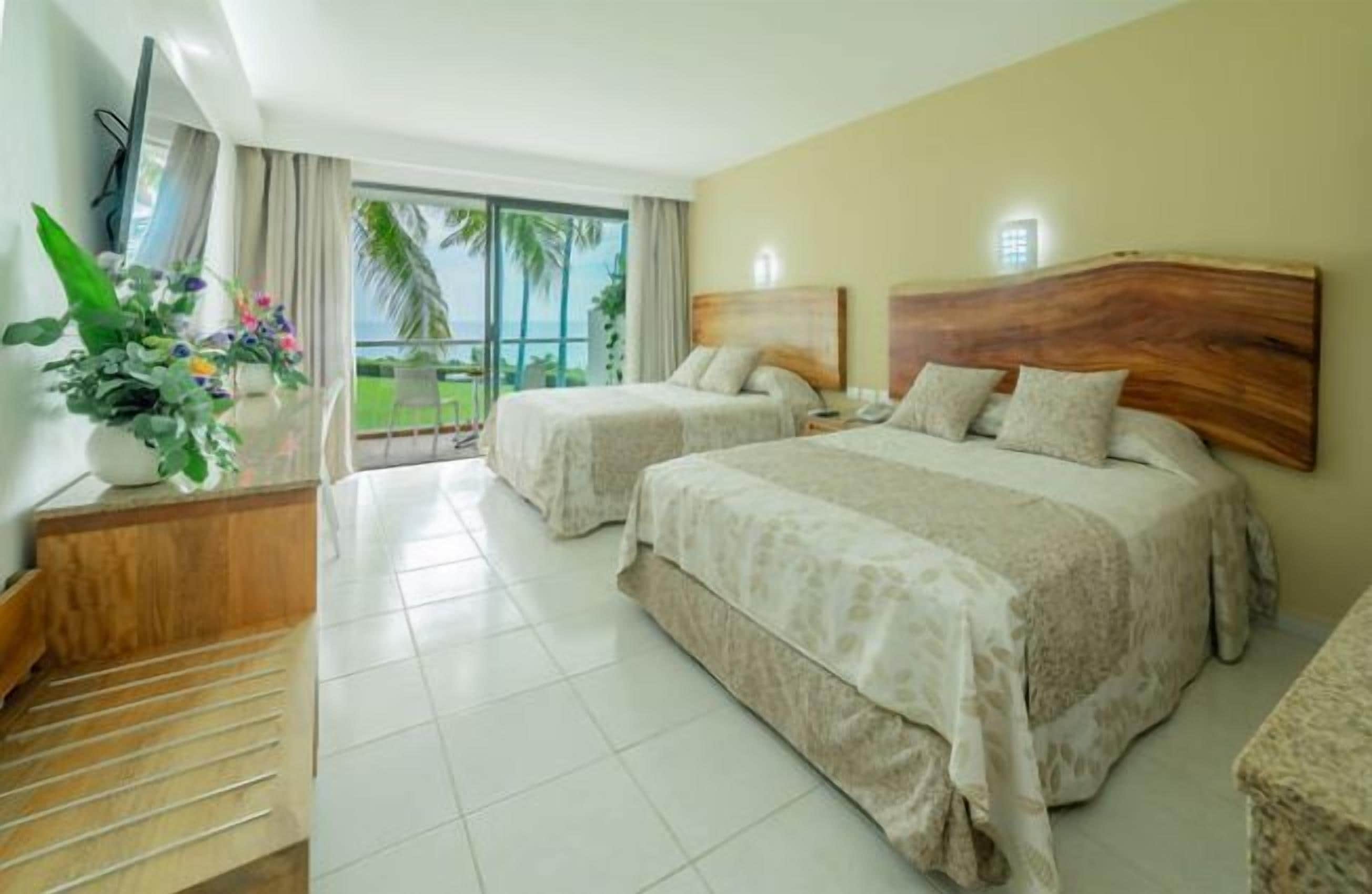 Superior Room | Premium bedding, in-room safe, desk, blackout drapes