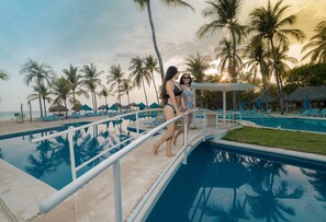 2 outdoor pools, sun loungers