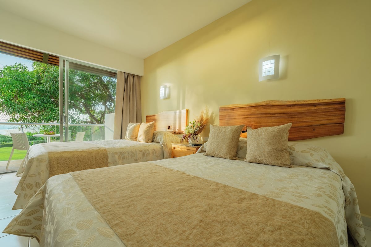 Standard Room | Premium bedding, in-room safe, desk, blackout curtains