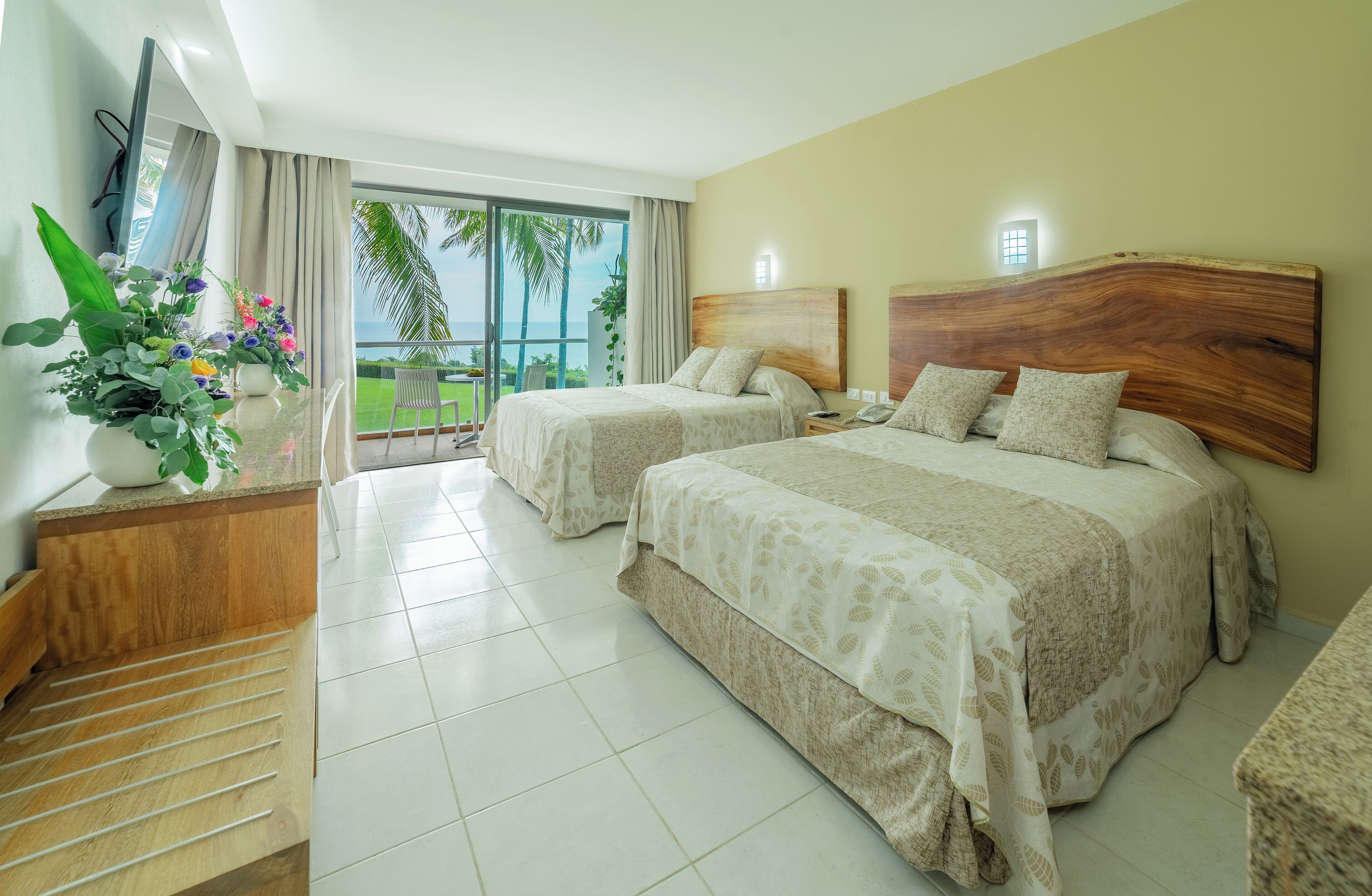 Literie de qualité supérieure, coffres-forts dans les chambres, bureau