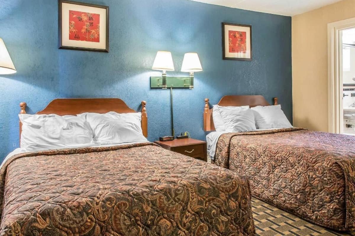 In-room safe, desk, laptop workspace, rollaway beds