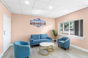 Lobby - Econo Lodge Cranston - Providence (Cranston)