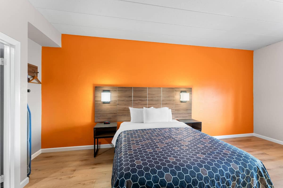 In-room safe, desk, laptop workspace, rollaway beds