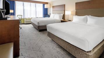 Hypo-allergenic bedding, minibar, desk, laptop workspace