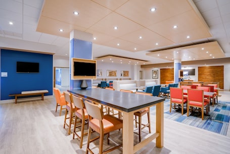 Reception. Holiday Inn Express & Suites Ft. Washington - Philadelphia by IHG