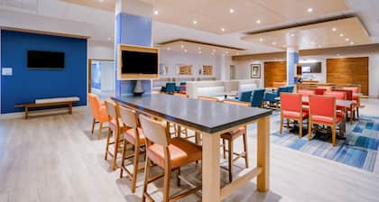 Holiday Inn Express & Suites Ft. Washington - Philadelphia by IHG