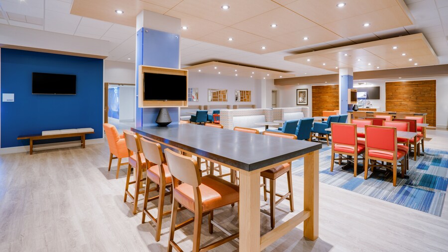 Holiday Inn Express & Suites Ft. Washington - Philadelphia by IHG