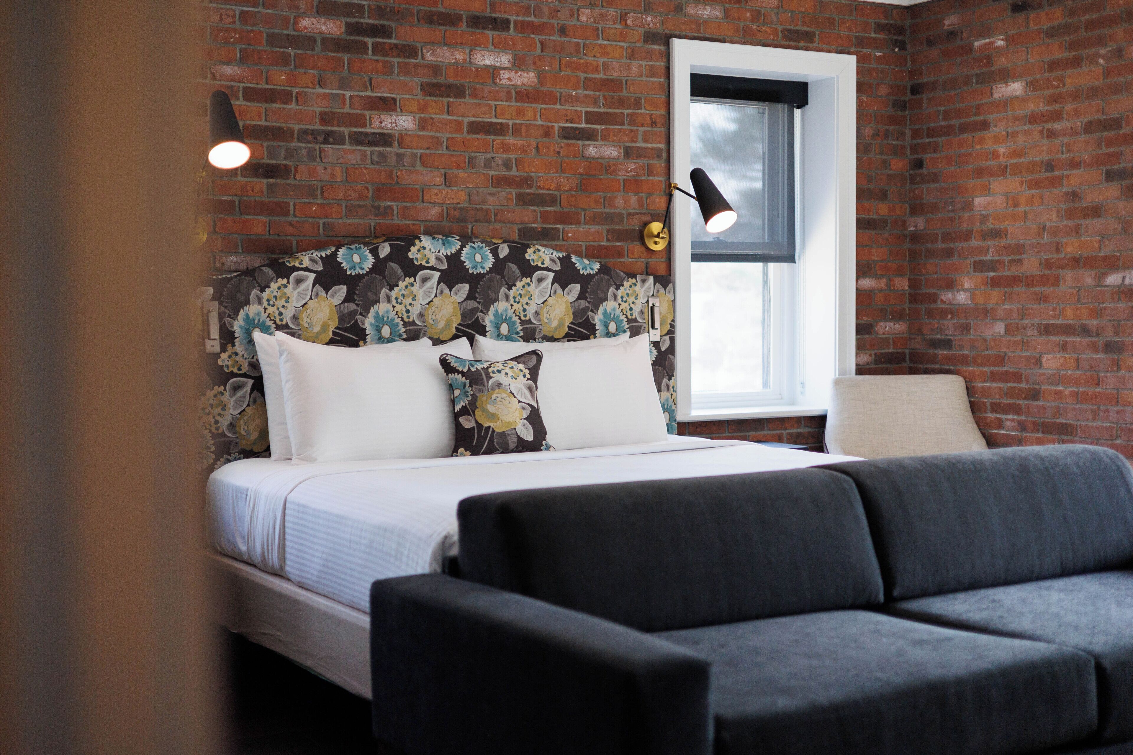 Studio Deluxe, 1 giường cỡ king | Két bảo mật tại phòng, bàn, màn/rèm cản sáng, bàn ủi/dụng cụ ủi quần áo 