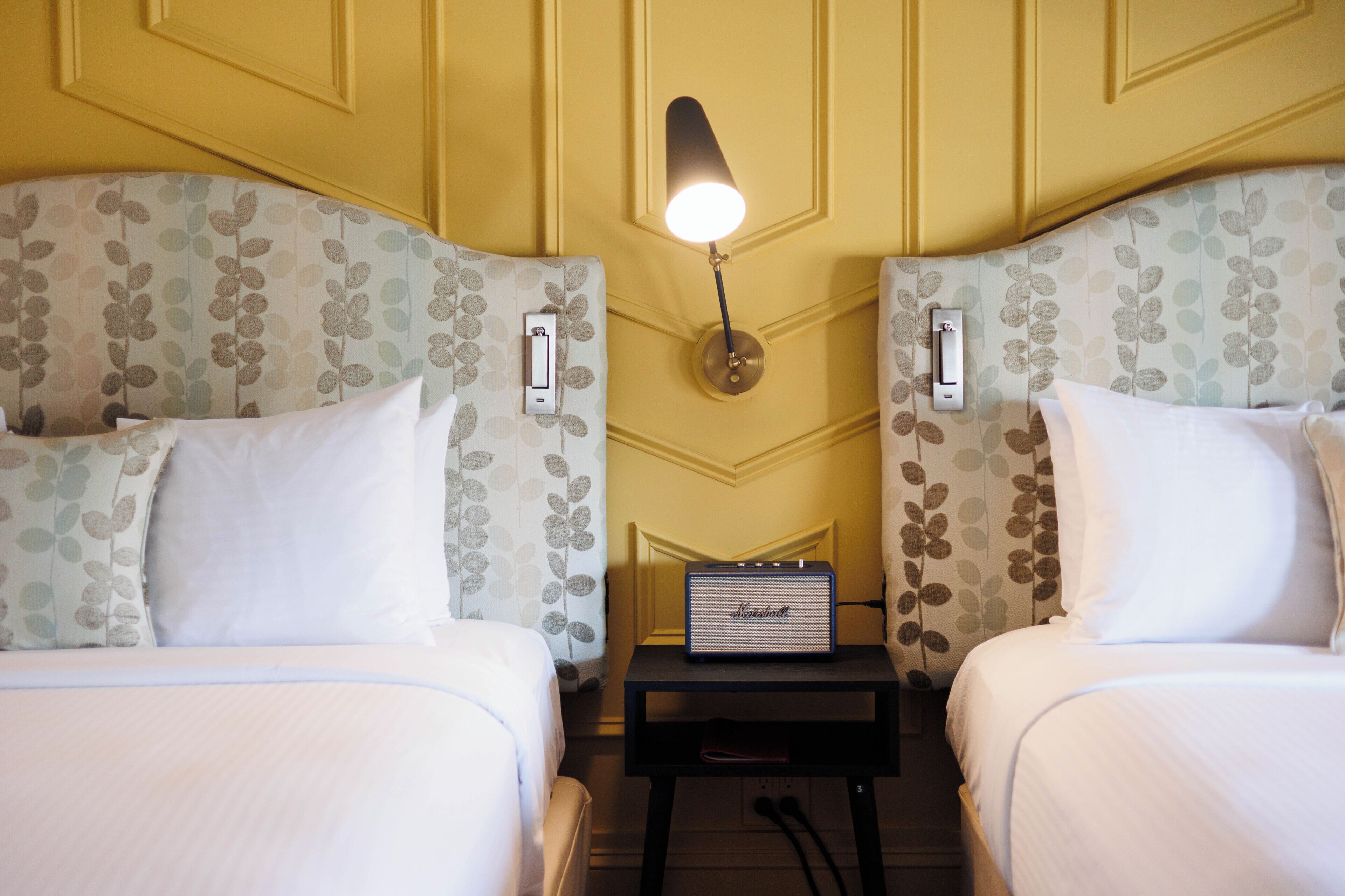 Phòng Deluxe, 2 giường cỡ queen | Két bảo mật tại phòng, bàn, màn/rèm cản sáng, bàn ủi/dụng cụ ủi quần áo 