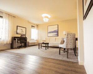 1 bedroom, in-room safe, desk, blackout curtains