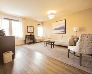 1 bedroom, in-room safe, desk, blackout curtains