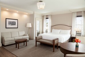 Executive King | In-room safe, desk, blackout drapes, iron/ironing board - The Albion Summit (Summit)