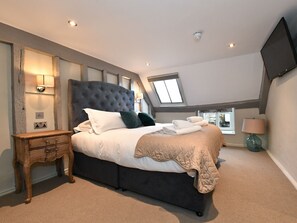 Superior Double Room, Ensuite | 1 bedroom, WiFi - The Lansdowne Hotel (Calne)
