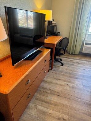 Room, 1 King Bed, Non Smoking | Television