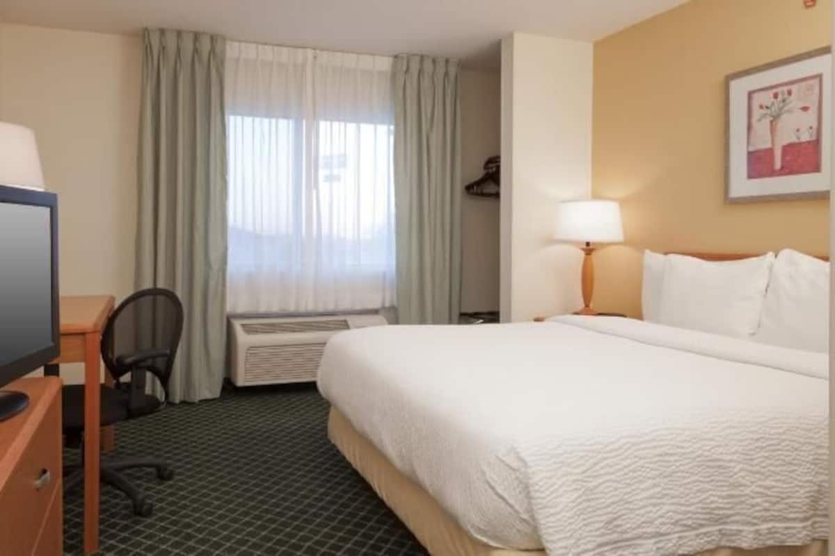 1 bedroom, premium bedding, desk, blackout curtains
