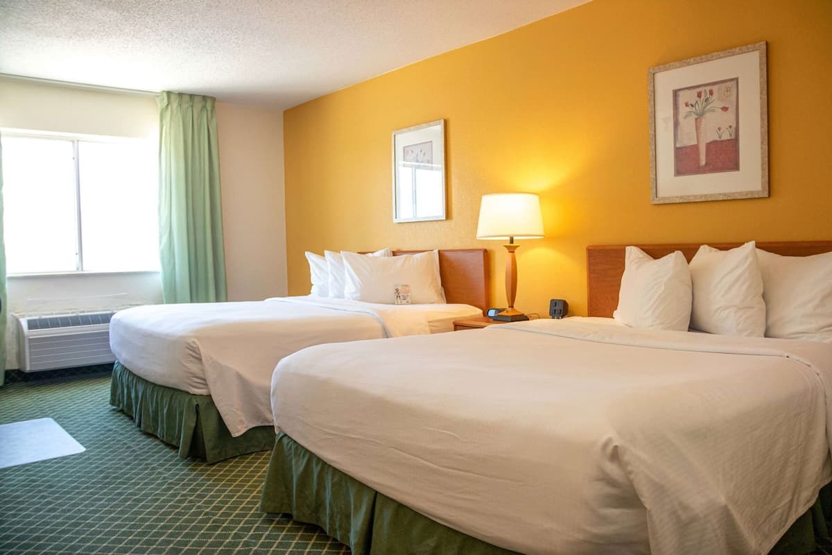 1 bedroom, premium bedding, desk, blackout curtains