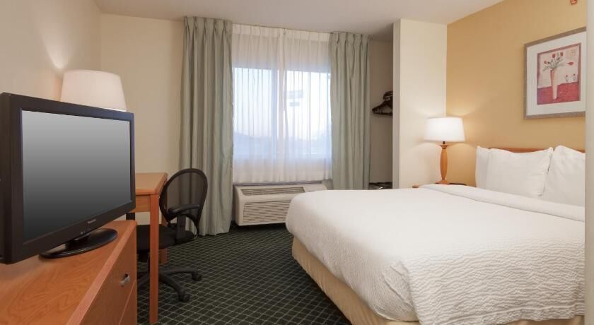 1 bedroom, premium bedding, desk, blackout curtains
