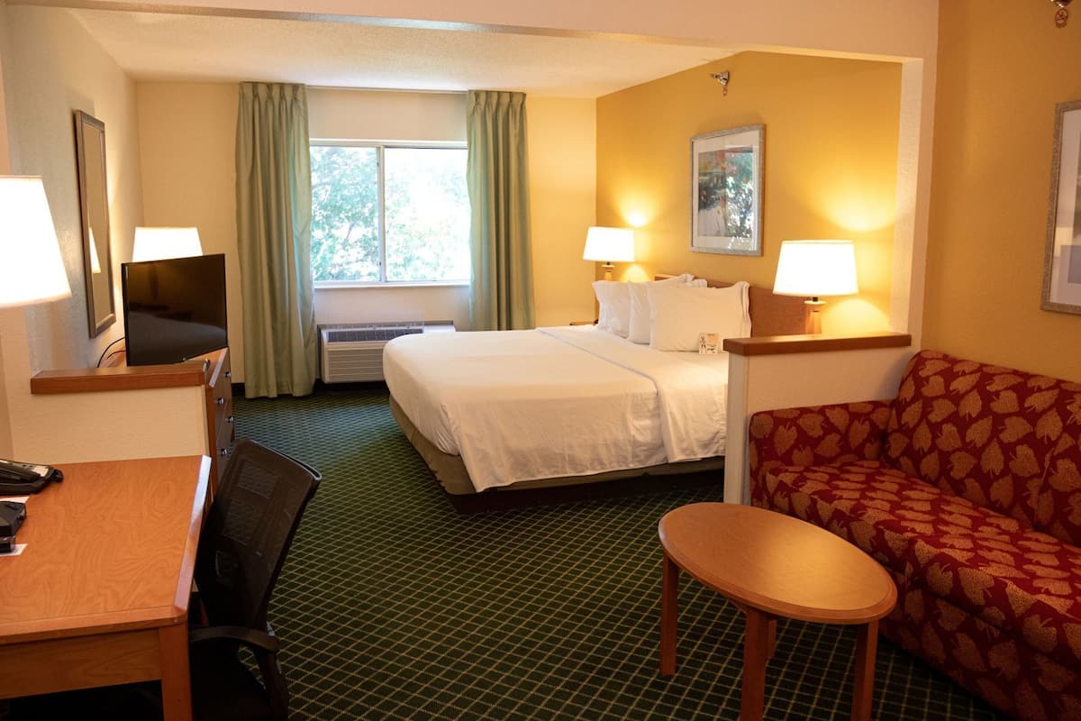 1 bedroom, premium bedding, desk, blackout curtains
