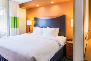 1 Schlafzimmer, Zimmersafe, Schreibtisch, Bügeleisen/Bügelbrett