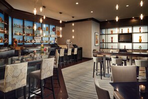 Serves lunch and dinner - Hilton Rosemont Chicago O'Hare (Rosemont)